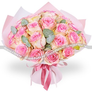 Люблю тебя - букет из розовых роз и эвкалипта